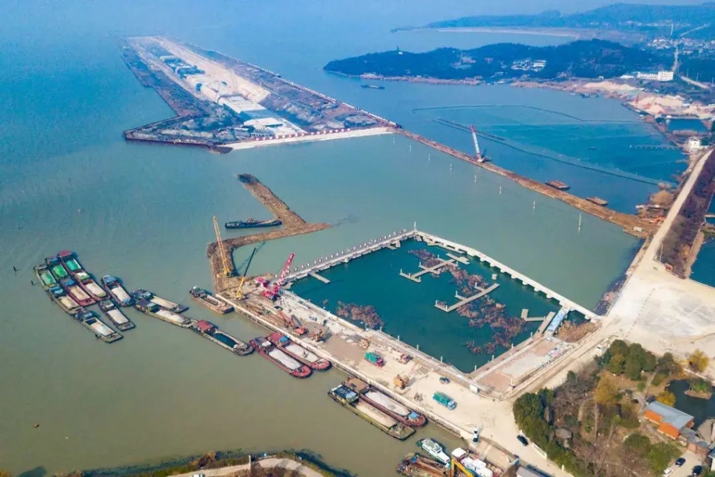 2019年12月27日，太湖隧道第一倉完成回水，順利實現(xiàn)首次陸島通道轉換，標志著該工程施工進入全新階段。